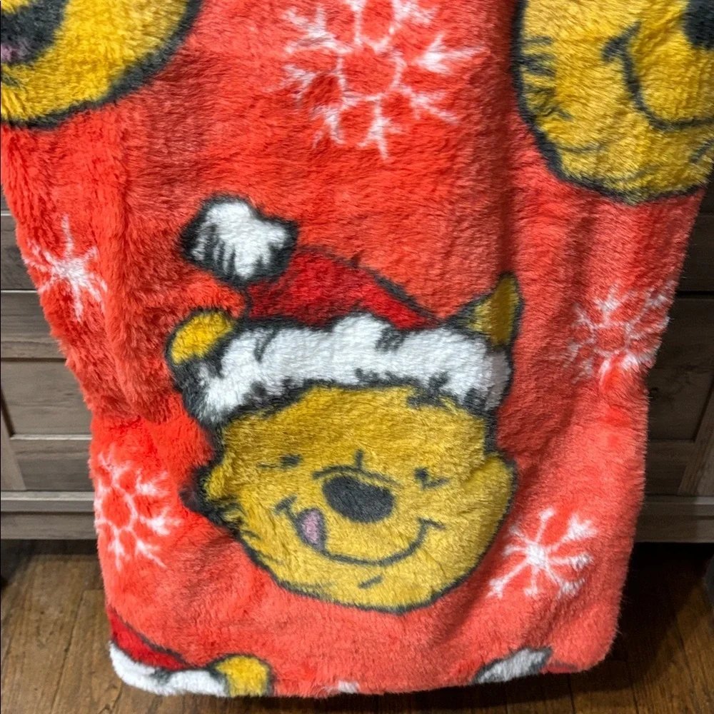 NWT Disney SANTA Winnie the Pooh FESTIVE RED FAUX RABBIT FUR CHRISTMAS THROW